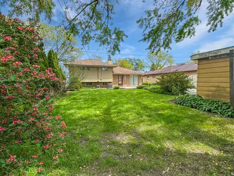 1048 Marshall Dr, Des Plaines, IL 60016 photo 23