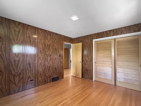 1048 Marshall Dr, Des Plaines, IL 60016 photo 16