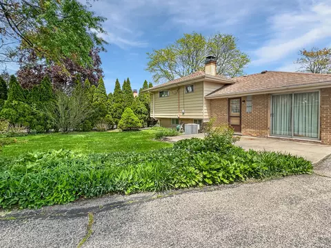 1048 Marshall Dr, Des Plaines, IL 60016 photo 20