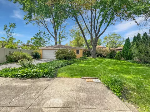 1048 Marshall Dr, Des Plaines, IL 60016 photo 19