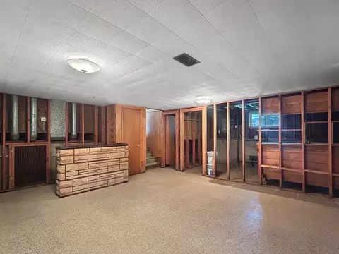 1048 Marshall Dr, Des Plaines, IL 60016 photo 18
