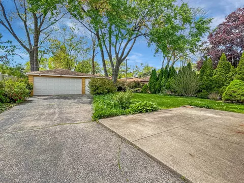 1048 Marshall Dr, Des Plaines, IL 60016 photo 21