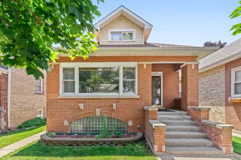 6229 W Waveland Ave, Chicago, IL 60634