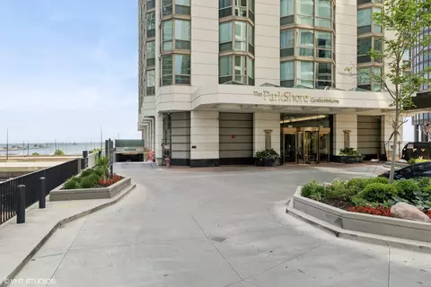 195 N Harbor Dr #709, Chicago, IL 60601