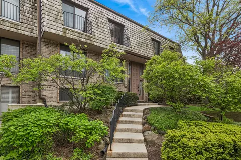 1718 Northfield Sq #F, Northfield, IL 60093