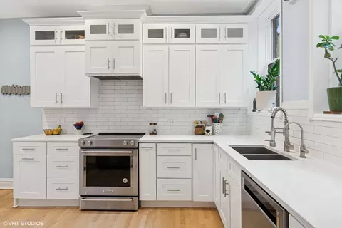 31 Elm St #3B, Chicago, IL 60611 photo 13