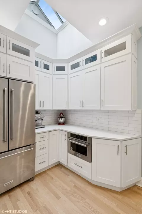 31 Elm St #3B, Chicago, IL 60611 photo 14