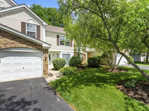 838 S Constitution Ave, Island Lake, IL 60042