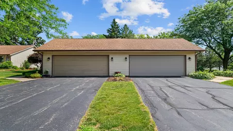 5715 Elaine Dr, Rockford, IL 61108