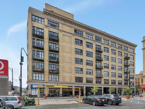1601 W School St #504, Chicago, IL 60657