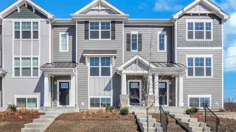 2166 Glacier St, Mundelein, IL 60060
