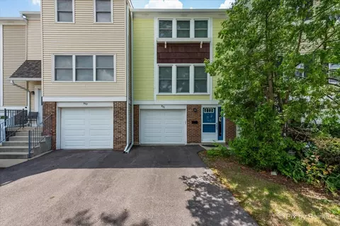 935 Cardiff Ct, Schaumburg, IL 60194