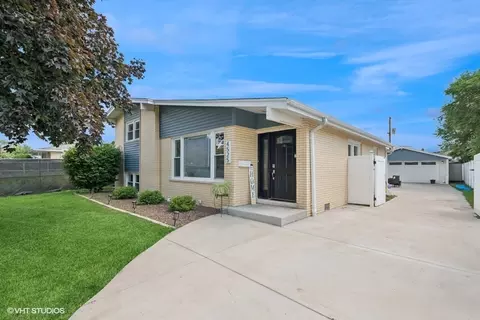 4525 W 100th St, Oak Lawn, IL 60453