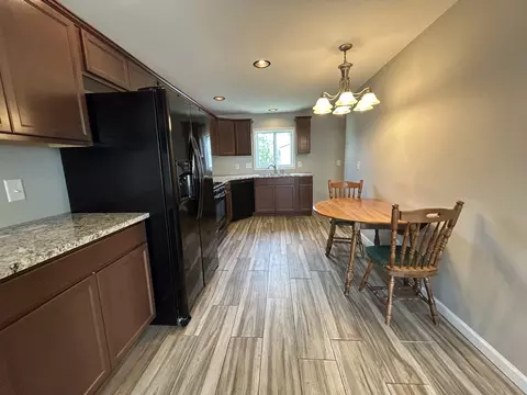 5147 E Chrysler Dr, Belvidere, IL 61008 photo 5
