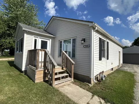 5147 E Chrysler Dr, Belvidere, IL 61008 photo 3