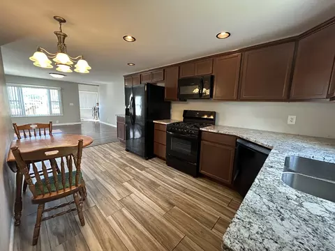 5147 E Chrysler Dr, Belvidere, IL 61008 photo 7
