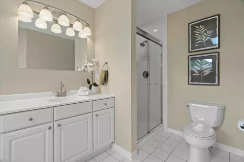 Bath - 7488 Bittersweet Dr, Gurnee, IL 60031 photo 4 of 7