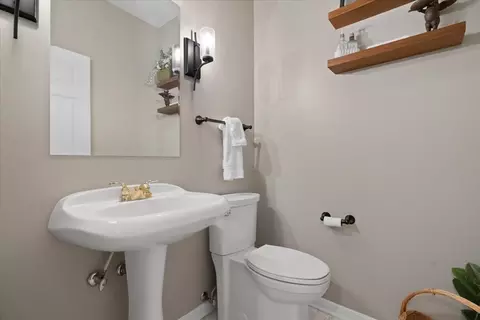 Bath - 7488 Bittersweet Dr, Gurnee, IL 60031 photo 1 of 7