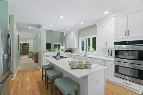 Kitchen - 7488 Bittersweet Dr, Gurnee, IL 60031 photo 2 of 5