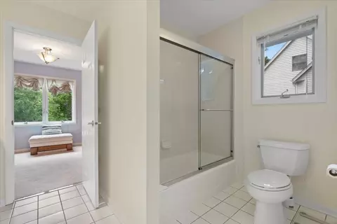 Bath - 7488 Bittersweet Dr, Gurnee, IL 60031 photo 7 of 7