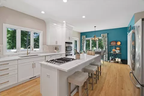 Kitchen - 7488 Bittersweet Dr, Gurnee, IL 60031 photo 3 of 5