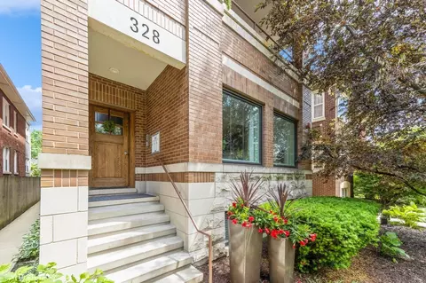 328 S Oak Park Ave #1, Oak Park, IL 60302