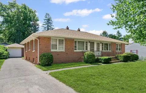 1507 Grandview Dr, Champaign, IL 61820