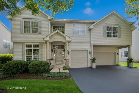 424 Bluegrass Ln, Geneva, IL 60134