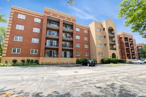 59 S Hale St #203, Palatine, IL 60067