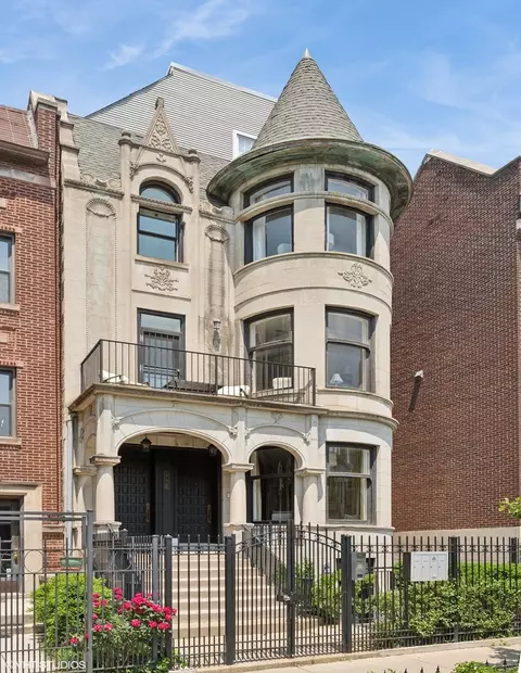 506 W Oakdale Ave #1, Chicago, IL 60657