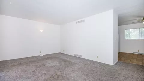 17 Kingswood Dr, Normal, IL 61761 photo 2
