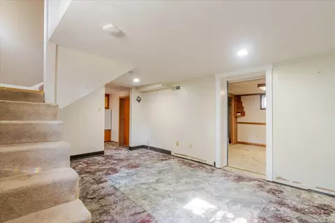 Living - 1201 W Mill St, Bloomington, IL 61701 photo 3 of 3