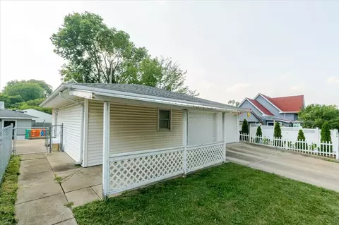 Exterior - 1201 W Mill St, Bloomington, IL 61701 photo 9 of 9