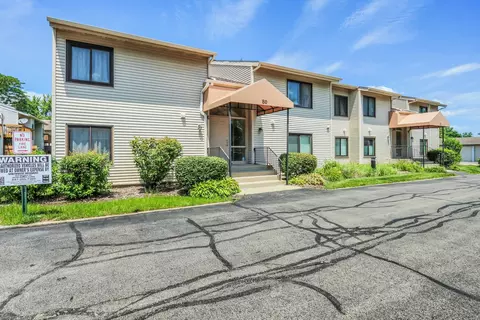 80 Commonwealth Ct #2, Vernon Hills, IL 60061