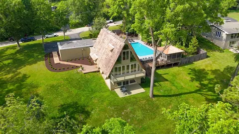 39 W207 Happy Hills Rd, Saint Charles, IL 60175