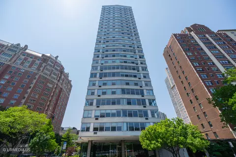 3900 N Lake Shore Dr #3E, Chicago, IL 60613