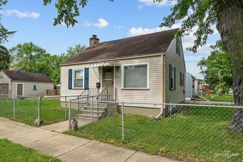 424 Howard Ave, Aurora, IL 60506