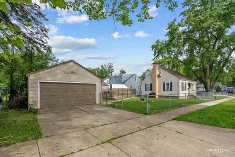 Exterior - 424 Howard Ave, Aurora, IL 60506 photo 1 of 2