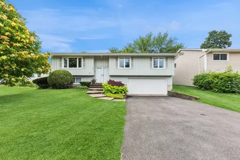 906 W North Ave, Lake Bluff, IL 60044