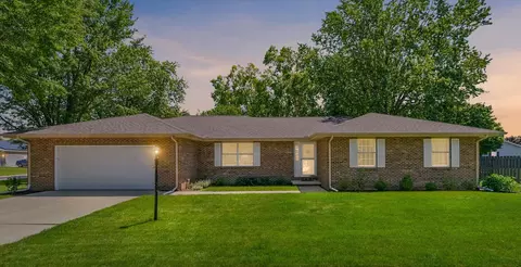 704 Wesley Ave, Savoy, IL 61874
