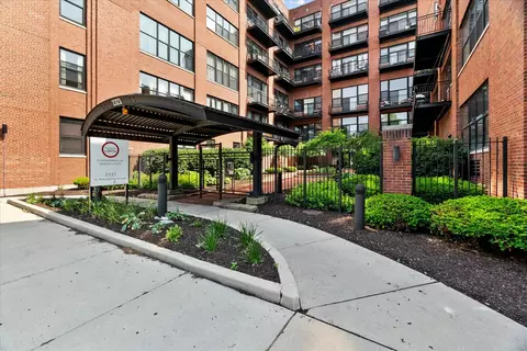 2323 W Pershing Rd #212, Chicago, IL 60609