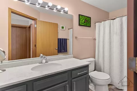 Bath - 1691 Spaulding Rd, Bartlett, IL 60103 photo 2 of 2