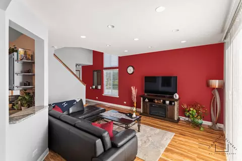 Living - 1691 Spaulding Rd, Bartlett, IL 60103 photo 3 of 5