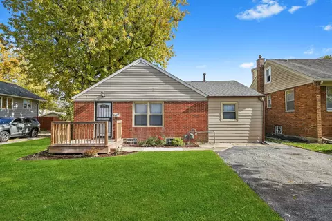 113 N Rebecca St, Glenwood, IL 60425