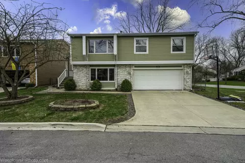 101 Croftwood Ct, Rolling Meadows, IL 60008