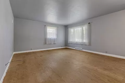 Living - 635 E Prairie St, Marengo, IL 60152 photo 2 of 3