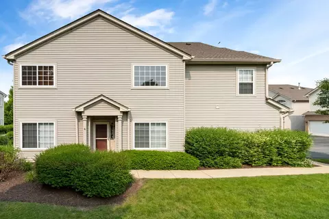 390 Jamestown Ct, Aurora, IL 60502