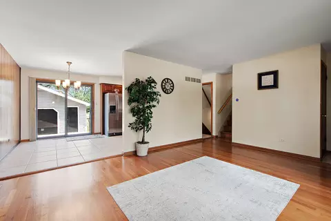 Living - 5754 150th St, Oak Forest, IL 60452 photo 3 of 4