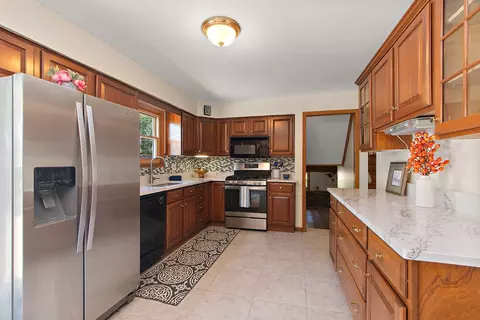 Kitchen - 5754 150th St, Oak Forest, IL 60452 photo 1 of 2