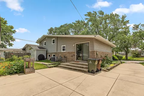 Exterior - 5754 150th St, Oak Forest, IL 60452 photo 3 of 5